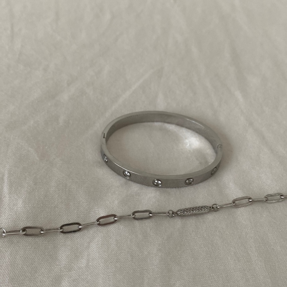 Costume jewelry: silver/ comes in set only